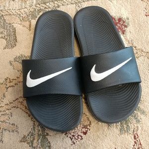 Nike Girls Slip on shoes